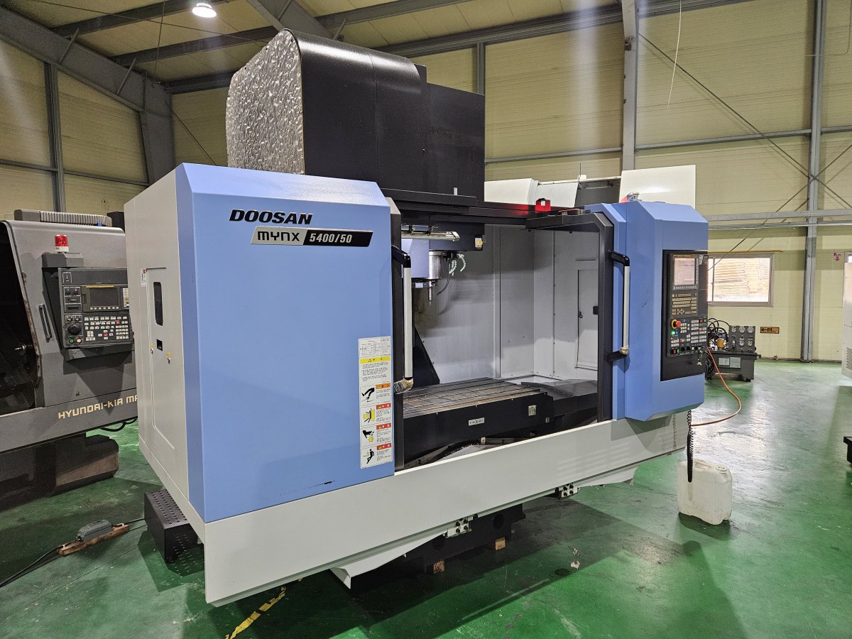 두산 MYNX5400/50 (2017)